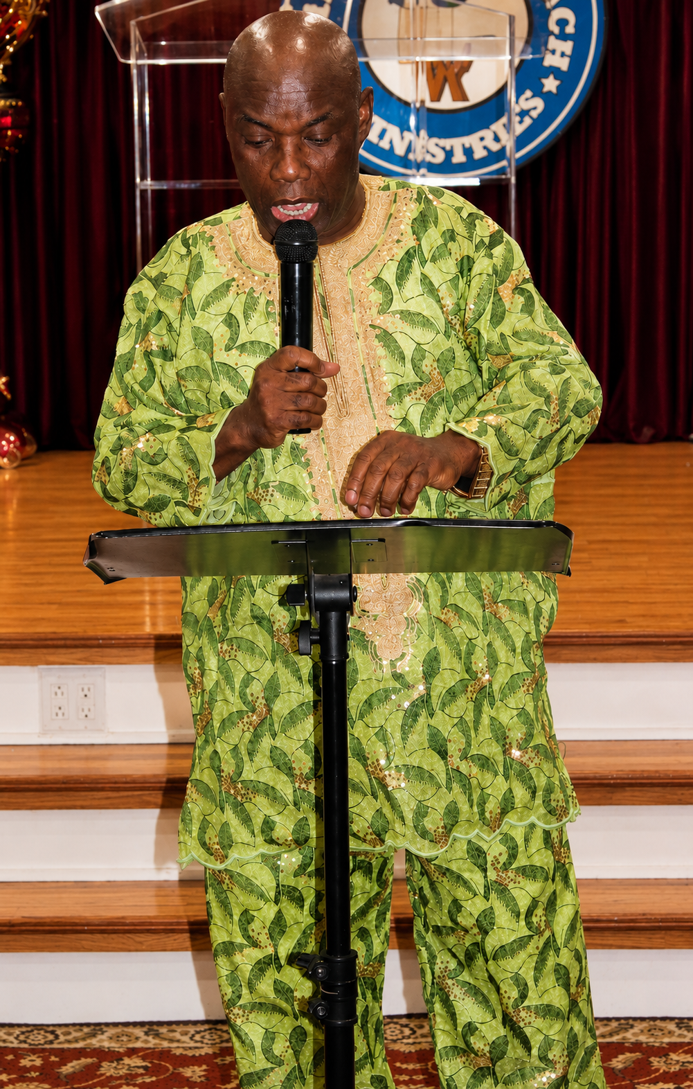 Pastor Winston S. Elliott preaching the gospel